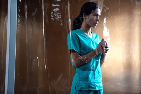 ¡Es oficial! The Cleaning Lady volverá para una tercera temporada