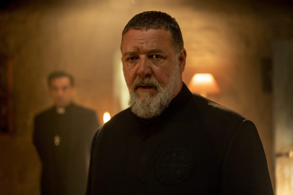 ¡Espeluznante! Russell Crowe protagoniza el tráiler de El Exorcista del Papa