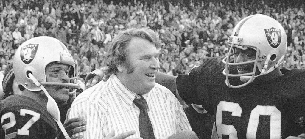 ¿Cómo fue que John Madden influyó a las artes audiovisuales y por qué merece su serie biográfica?