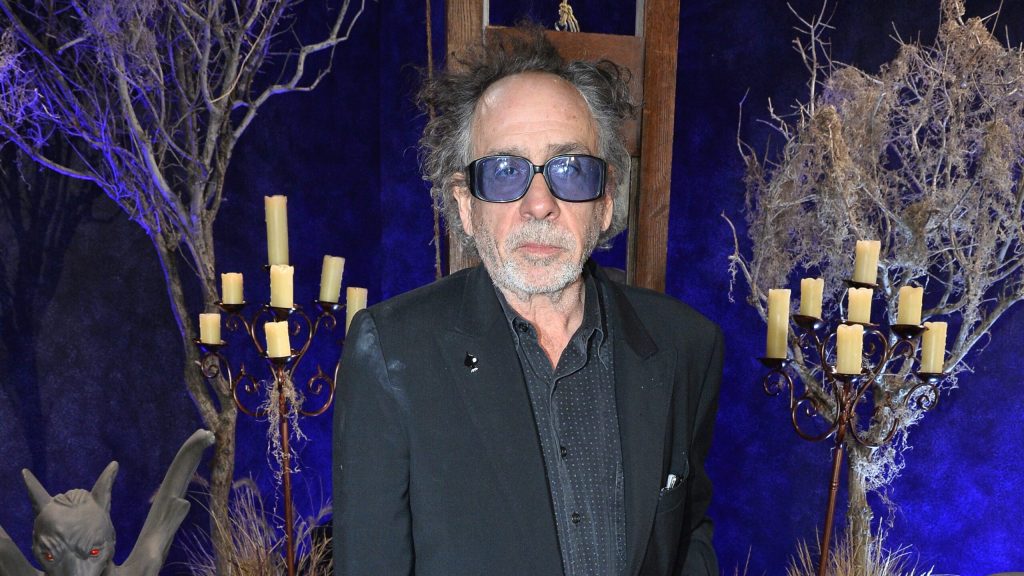 Tim Burton dirigirá una nueva versión de El Ataque de la Mujer de 50 pies