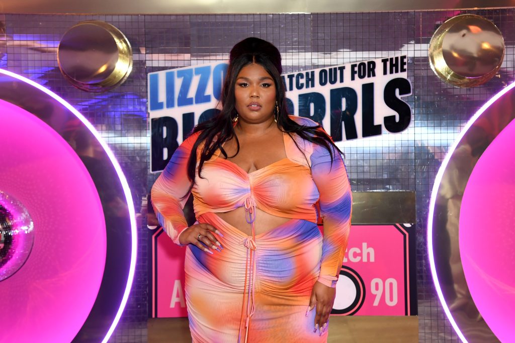 Lizzo es demandada por crear un ambiente de trabajo hostil en su reality show