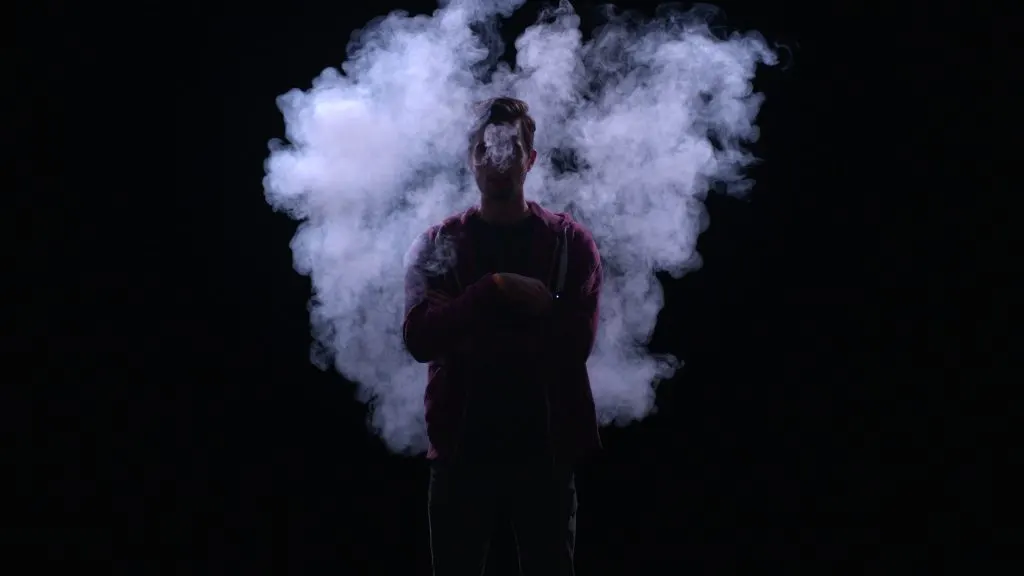 Netflix y Steven Spielberg presentan una docuserie sobre el éxito y la caída de los vapeadores