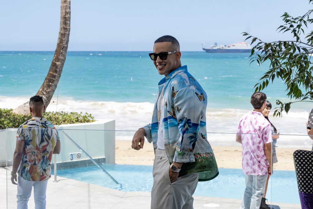 Netflix presenta el primer vistazo de Neón, nueva serie producida por Daddy Yankee