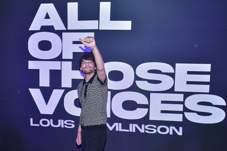 ¡Todos a cantar! Louis Tomlinson llega a Paramount+ con su nuevo documental