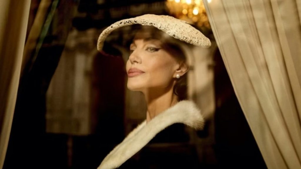 Angelina Jolie es la cantante de ópera María Callas en la nueva biopic de Pablo Larraín