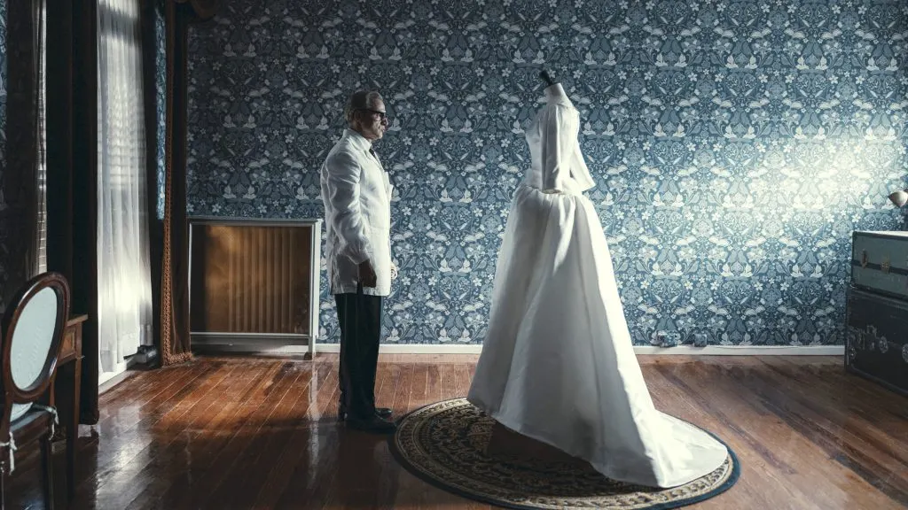 STAR+ revela un primer vistazo de la serie limitada sobre Cristóbal Balenciaga