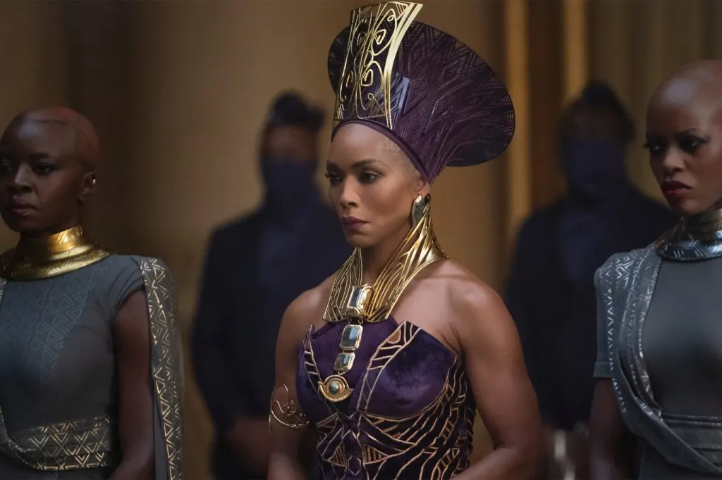 Angela Bassett, Dan Stevens y más actores se suman a la nueva serie de Robert De Niro