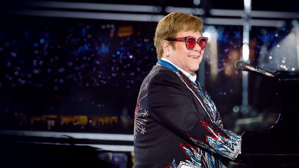 Elton John se convierte en un nuevo miembro de los EGOT