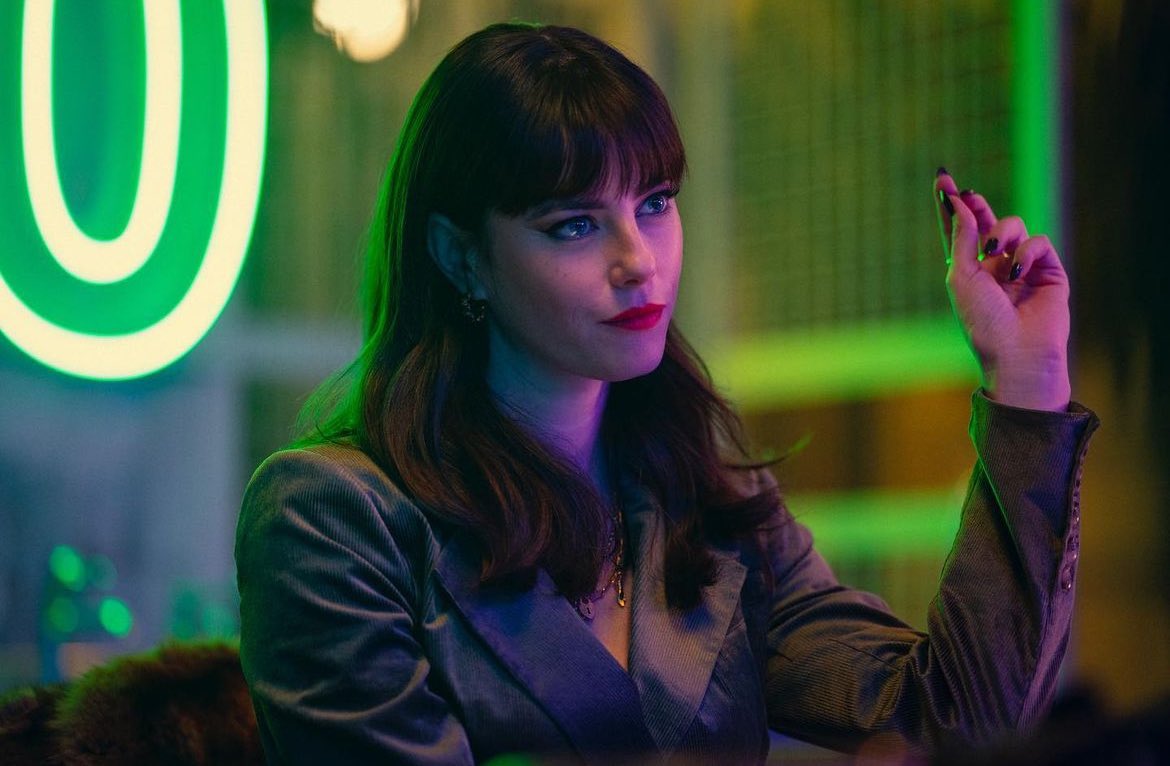 Kaya Scodelario como Susie en The gentlemen