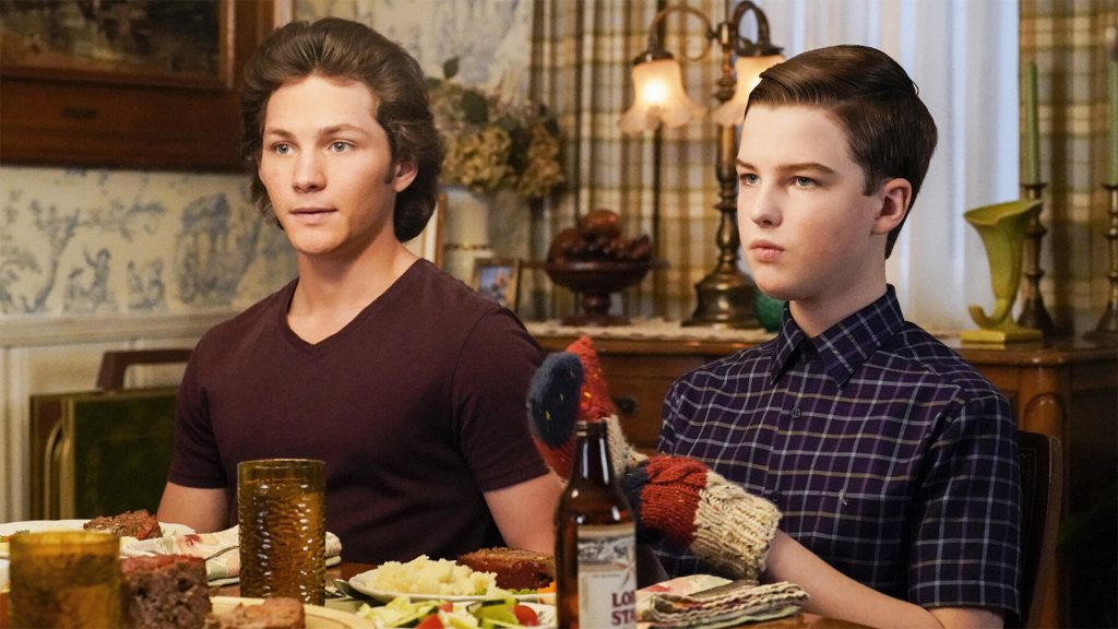 CBS quiere un spinoff de Young Sheldon y está en pláticas con Chuck Lorre