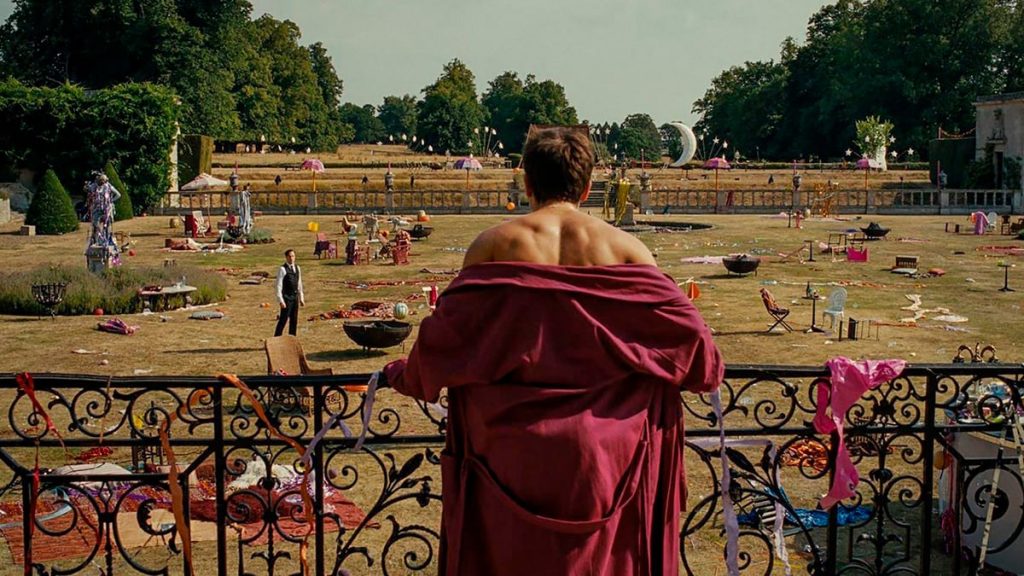 Saltburn, la nueva película de Emerald Fennell, satura con tanta extravagancia