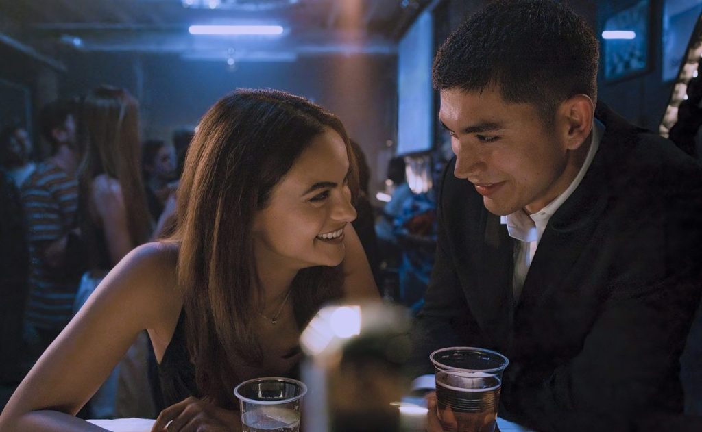 Camila mendes y Archie Renaux en Ascenso.