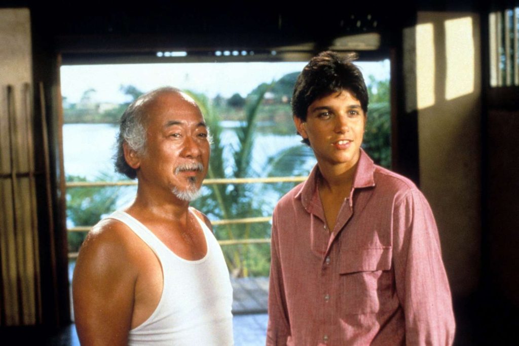 Ralph Macchio y Jackie Chan en The Karate Kid.