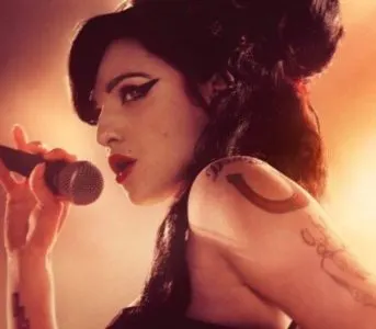 Back to Black es más que un emotivo viaje por la vida de Amy Winehouse