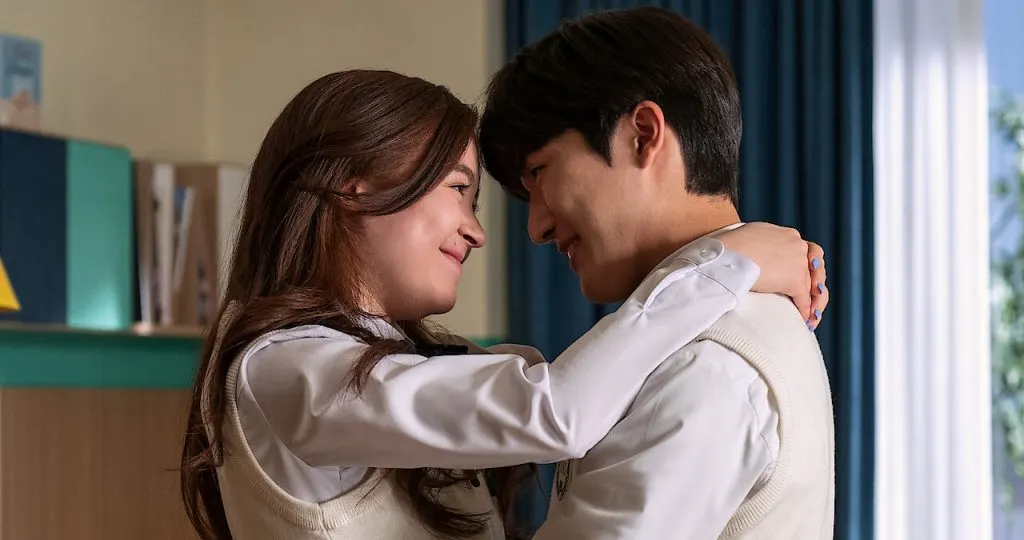 Anna Cathcart y Minyeong Choi en Besos, Kitty.