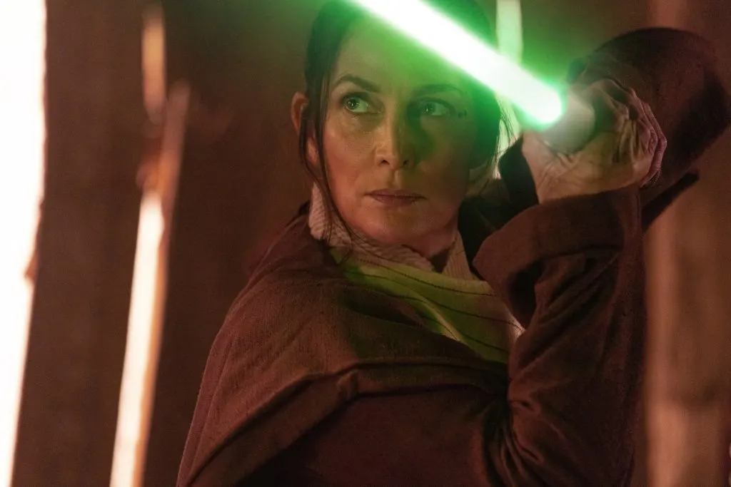 Carrie-Anne Moss como Indara en The Acolyte.