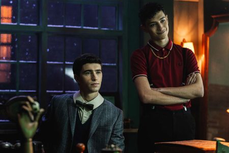 George Rexstrew y Jayden Revri en Los detectives difuntos.