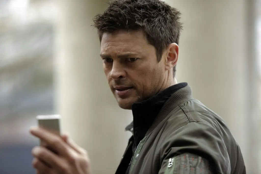 Karl Urban en Almost Human