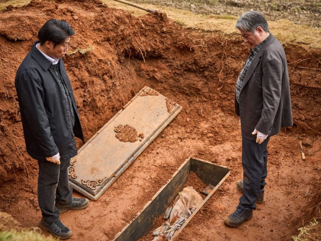 Exhuma, la película surcoreana de terror que rompe taquillas y asusta de verdad