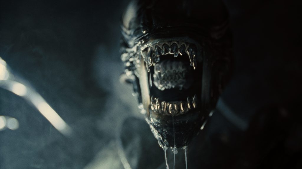 Alien: Romulus de Fede Álvarez lleva a la franquicia del Xenomorfo al lugar que nunca debió dejar
