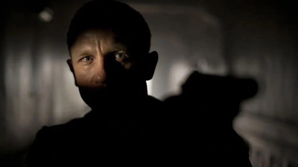Daniel Craig como James Bond en 007: Operación Skyfall