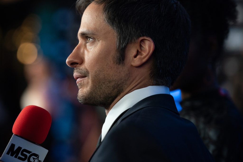 Gael García Bernal in Estación Once