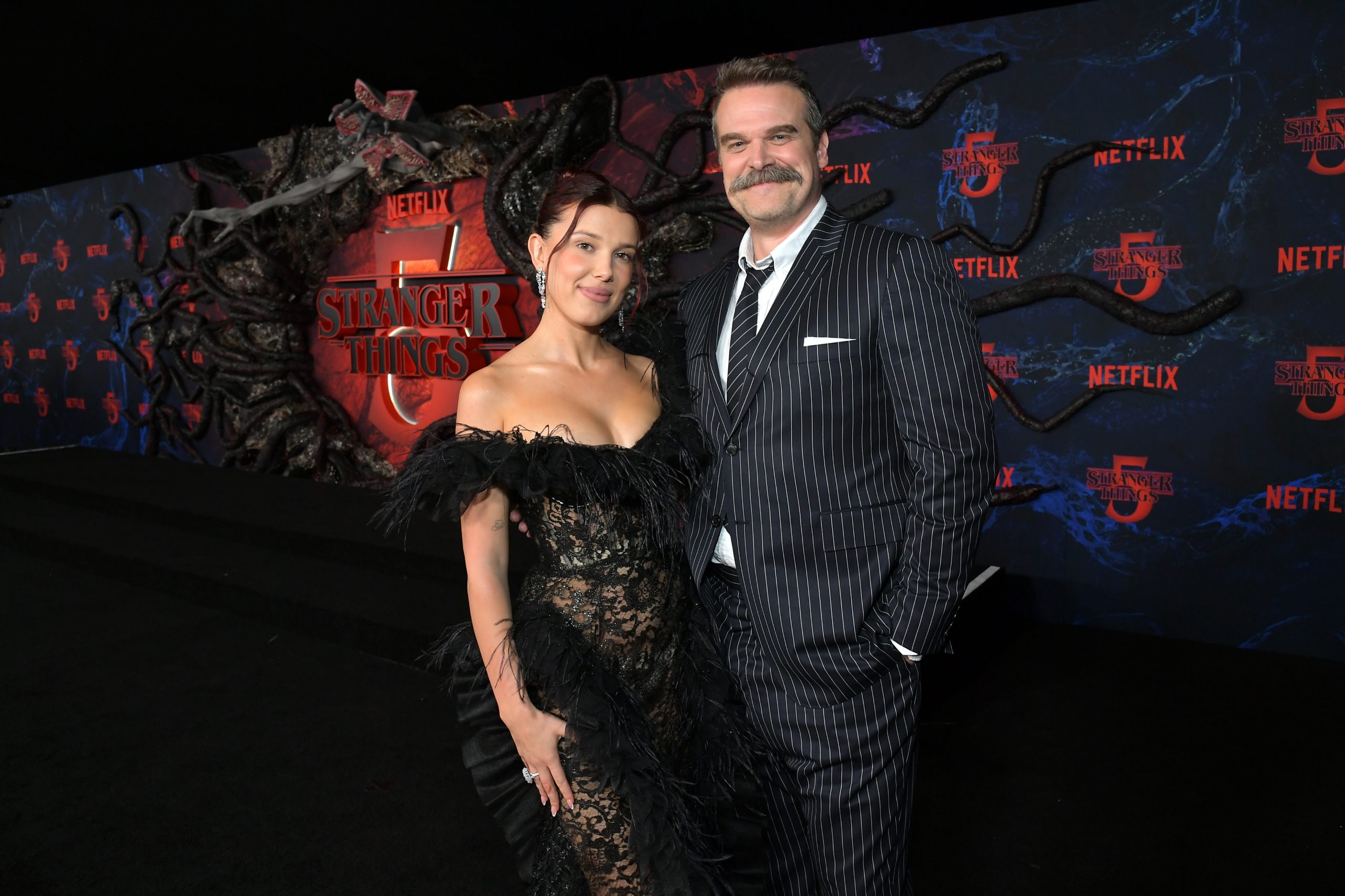 Millie Bobby Brown y David Harbour