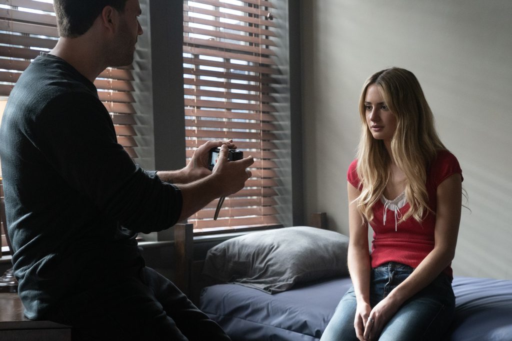 Grace Van Patten en Dime Más Mentiras