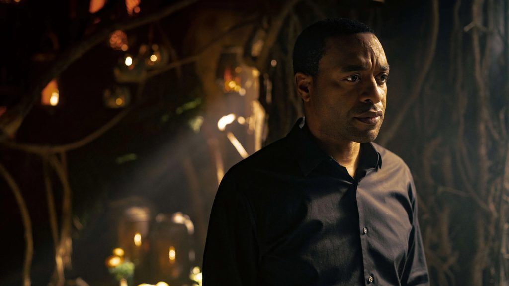 Chiwetel Ejiofor en El hombre que cayó a la Tierra