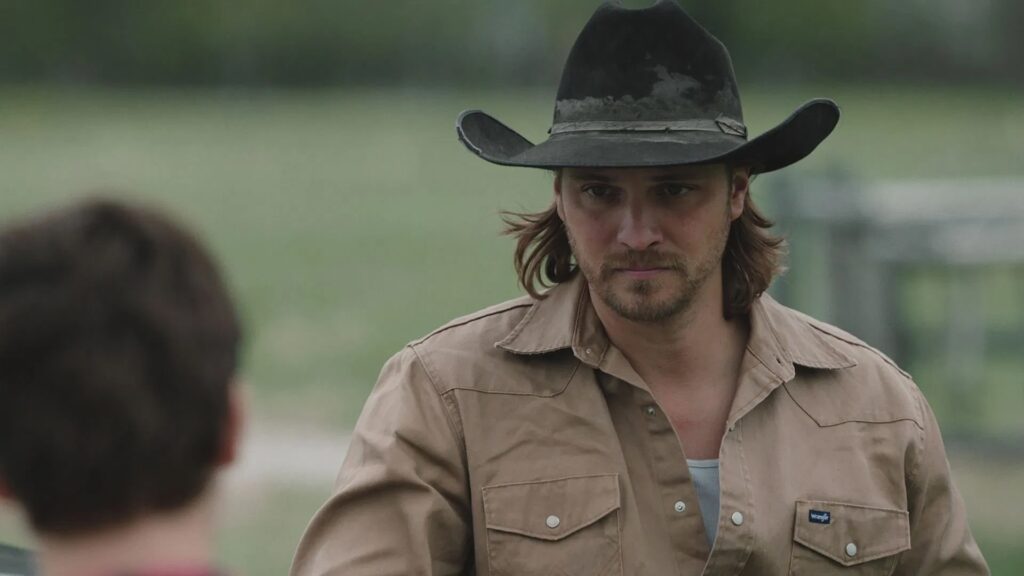 Luke Grimes en Yellowstone