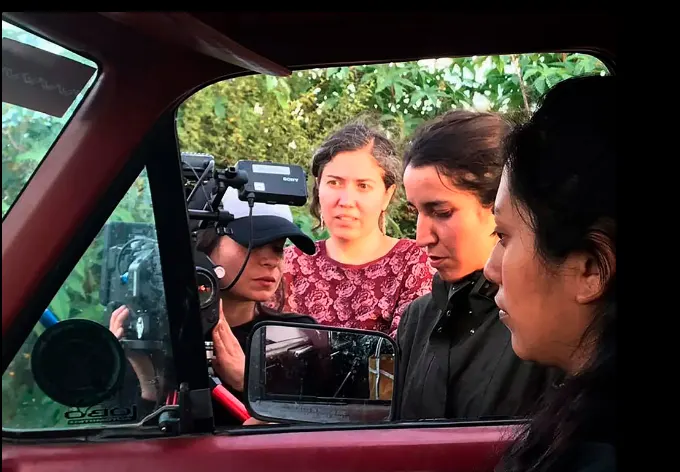 La directora Fernanda Valadez durante el rodaje de su filme Sin señas particulares