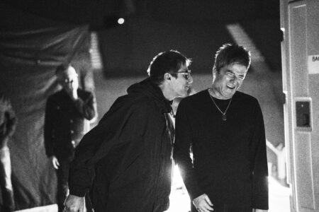 El regreso de Oasis llegará al cine: documental incluirá inédita entrevista de Liam y Noel Gallagher