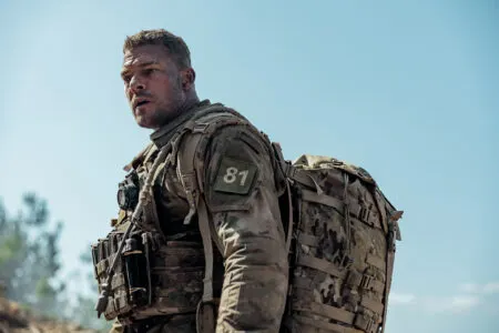 Alan Ritchson en Máquina de Guerra