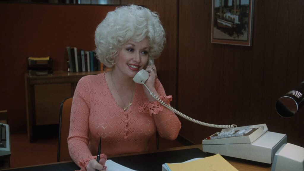 Dolly Parton en Cómo eliminar a su jefe
