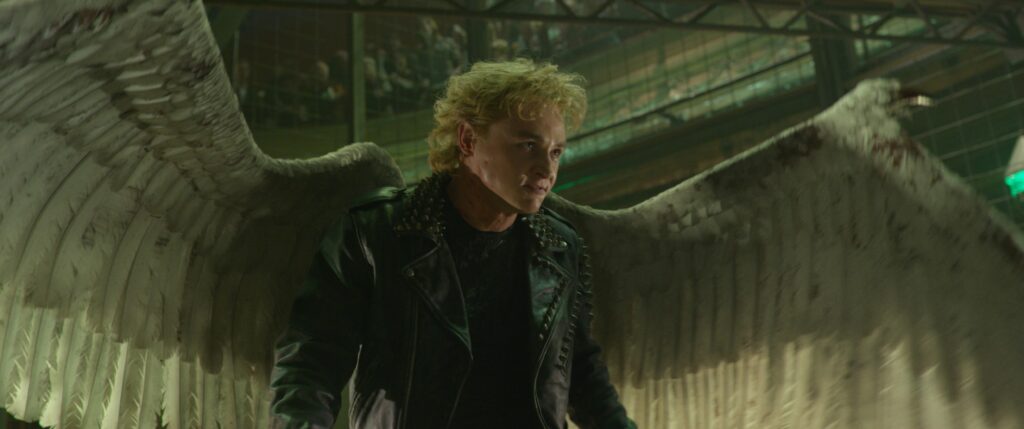 Ben Hardy (Ángel) en X-Men: Apocalipsis