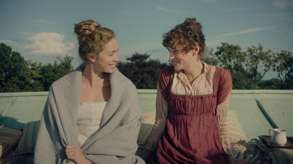 Freya Mavor, Emma Corrin en Orgullo y Prejuicio