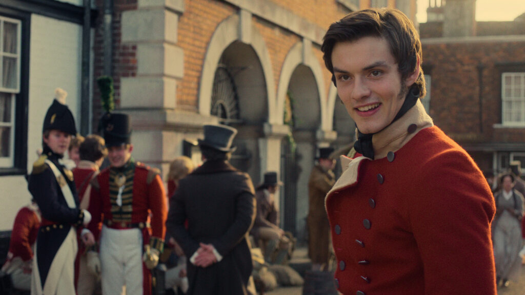 Louis Partridge en Orgullo y Prejuicio
