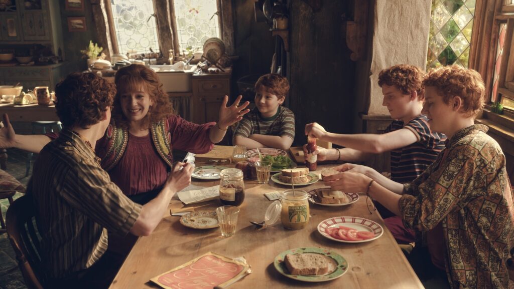 Ruari Spooner, Katherine Parkinson, Alastair Stout, Tristan Harland y Gabriel Harland en Harry Potter y La Piedra Filosofal
