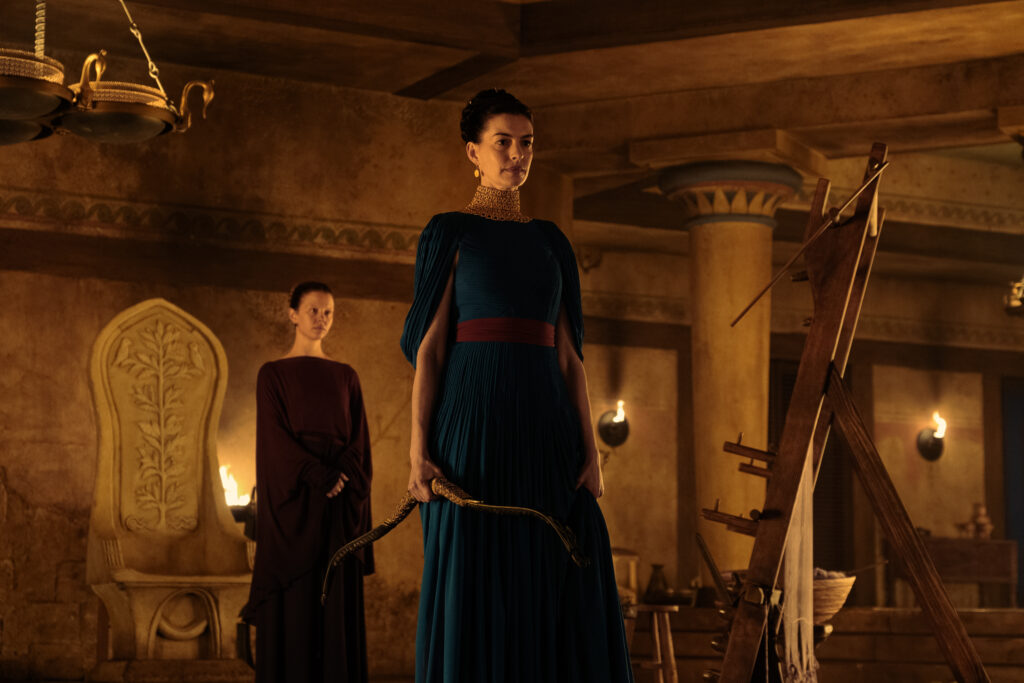 Mia Goth, Anne Hathaway en La Odisea
