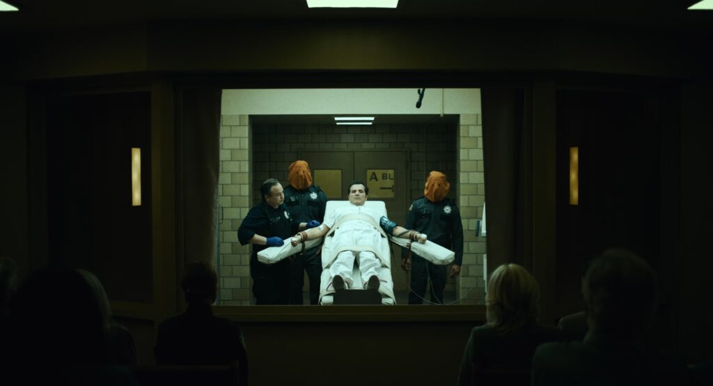 John Leguizamo en The Exorcist Martyrs