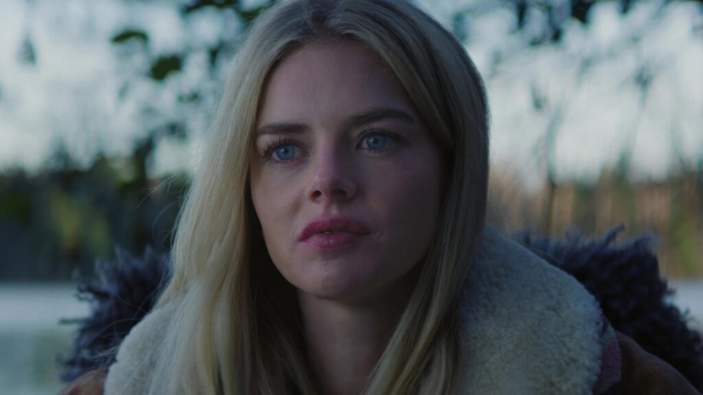 Samara Weaving en Sobre tu Cadáver