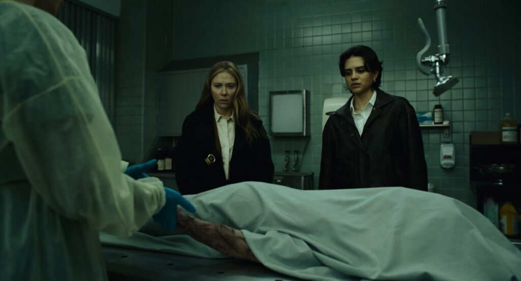 Scarlett Johansson y Sasha Calle en The Exorcist Martyrs